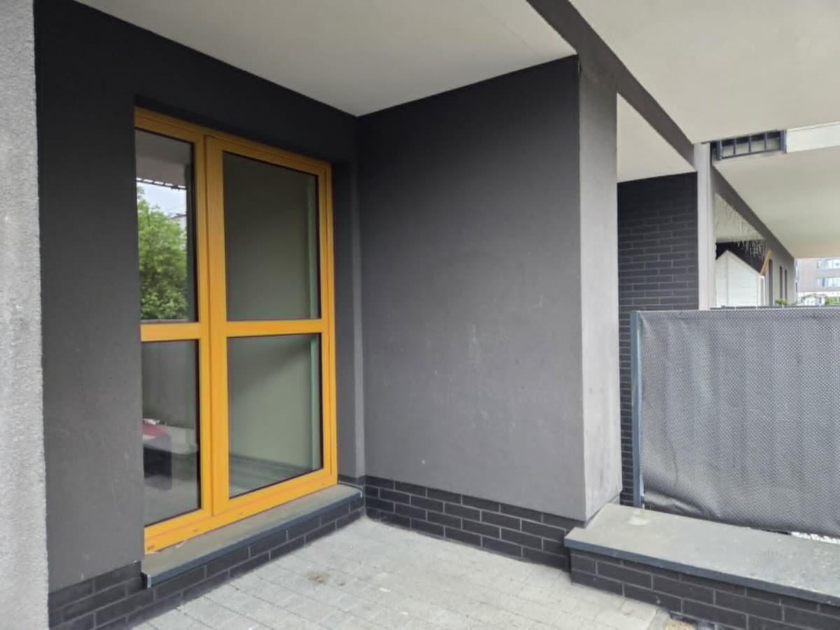Modern 2-room apartment with private garden in Włochy – 9