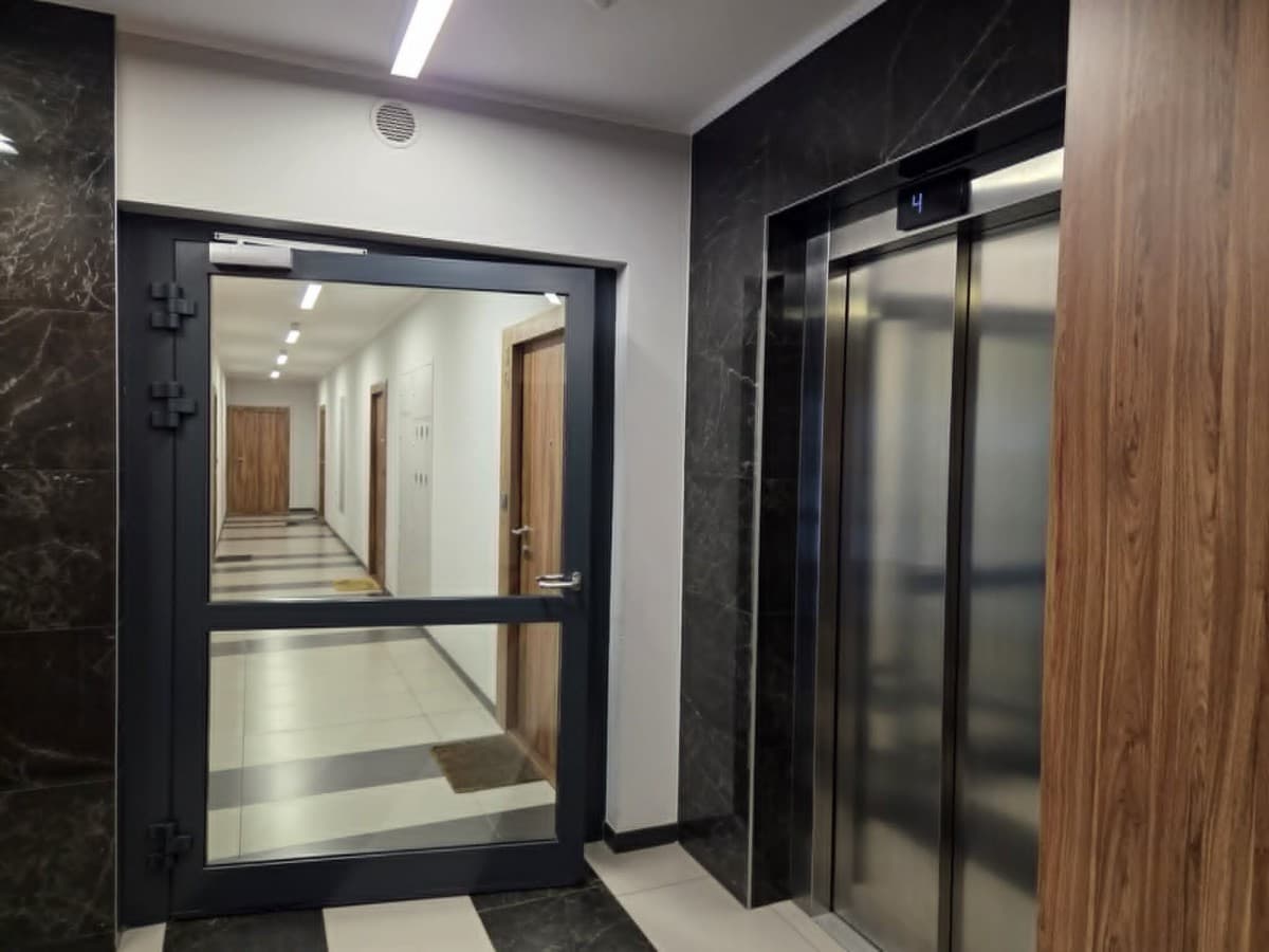 Modern 2-room apartment with private garden in Włochy – 11