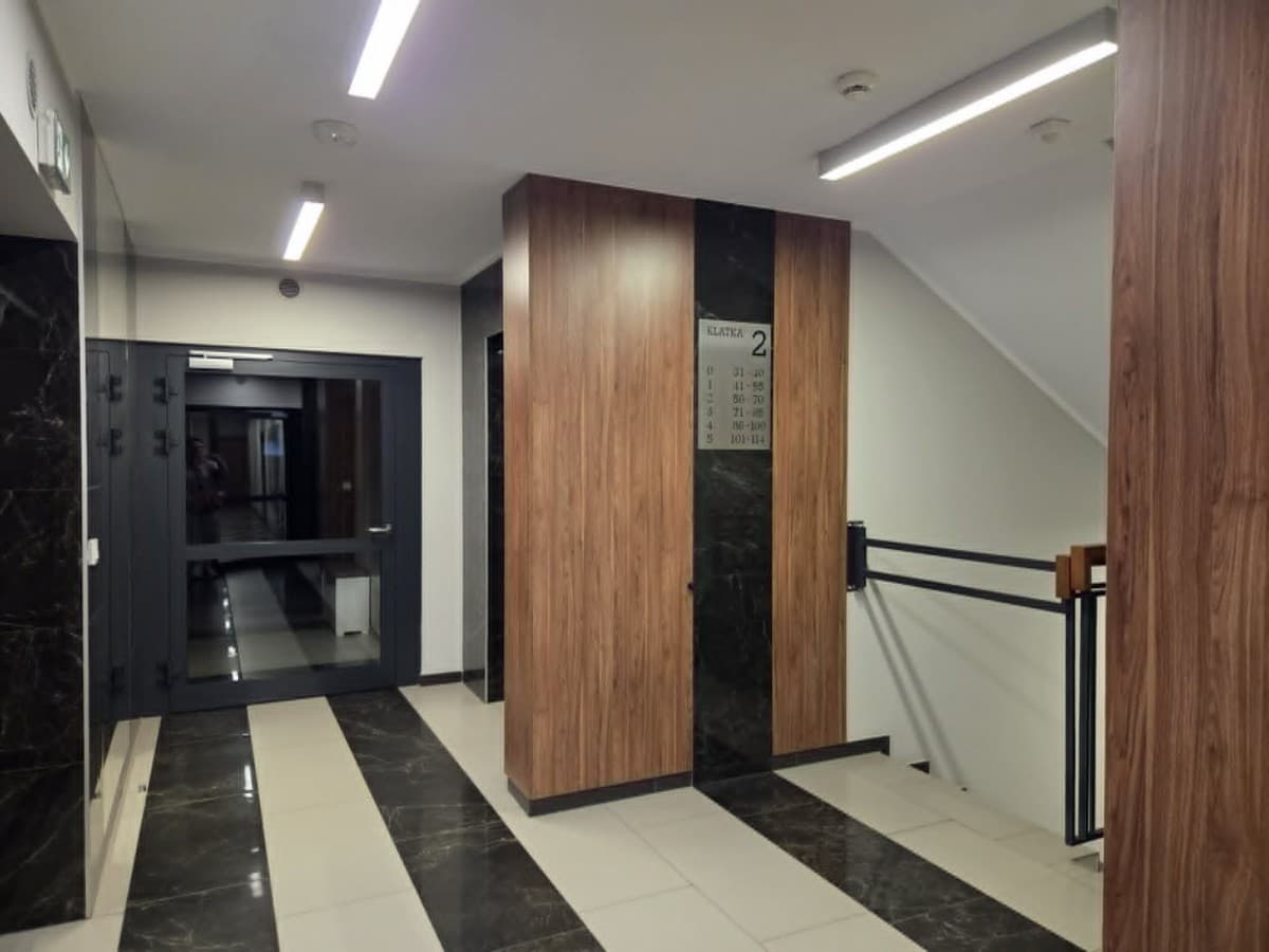 Modern 2-room apartment with private garden in Włochy – 12