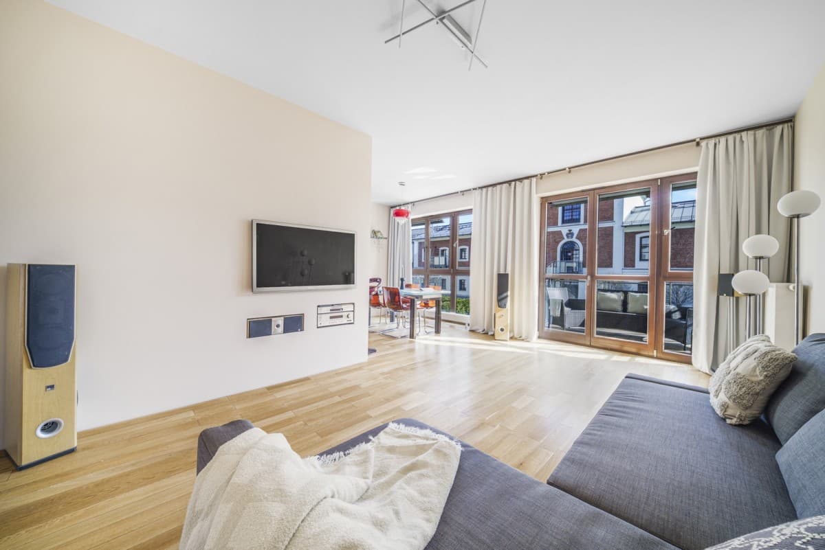 Spacious 2-bedroom flat near Wilanów Palace – 1