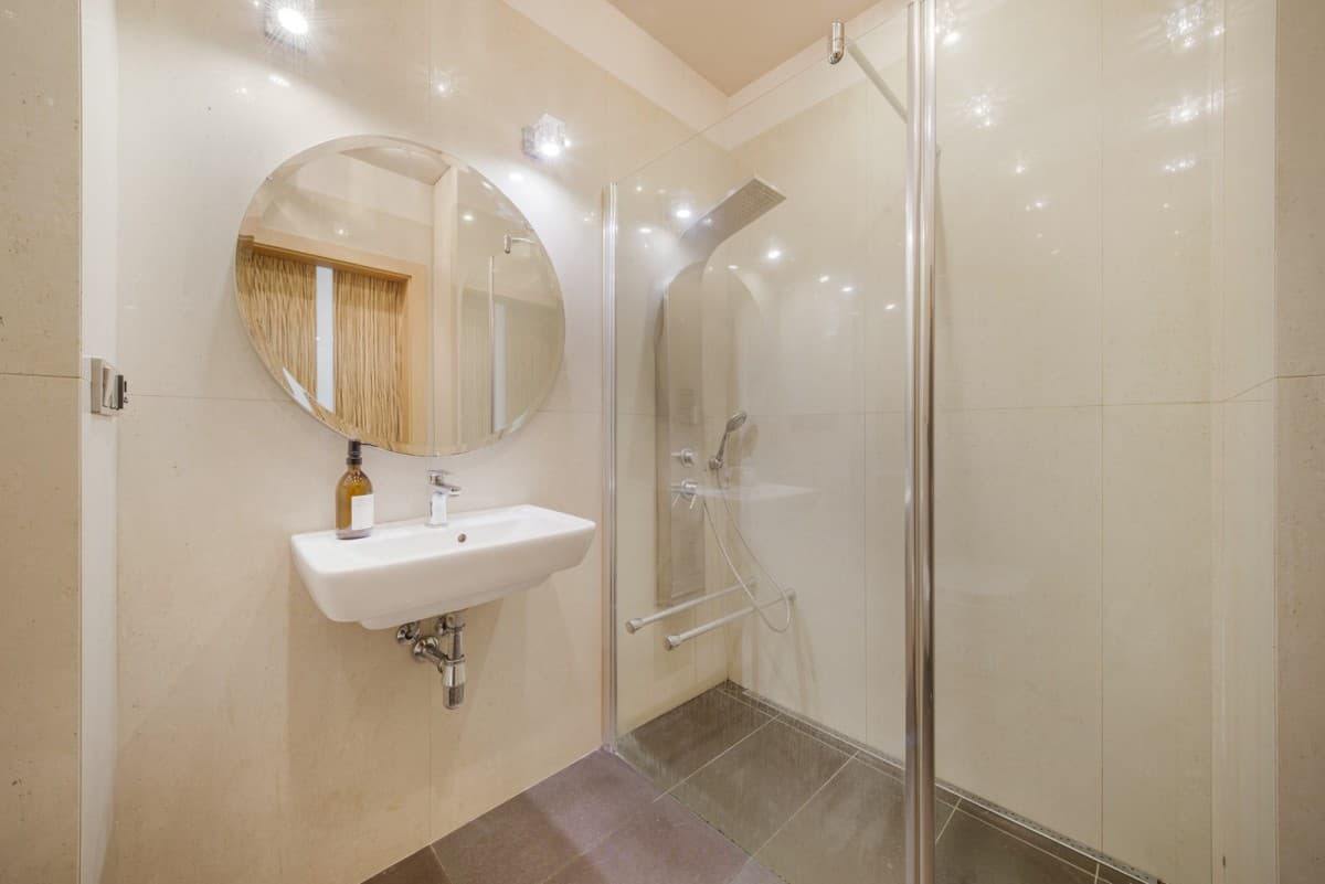 Spacious 2-bedroom flat near Wilanów Palace – 10