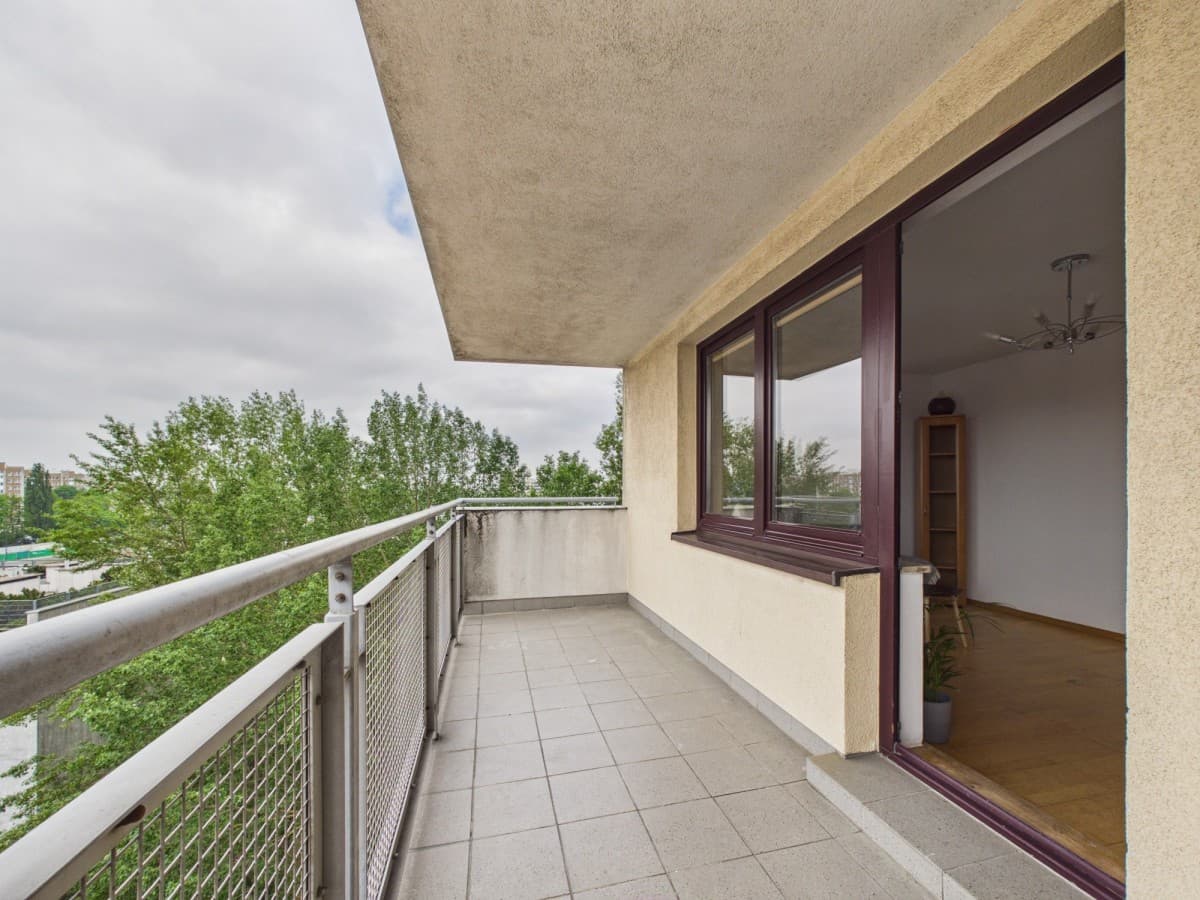 Spacious 3-room apartment near Bemowo Metro – 13
