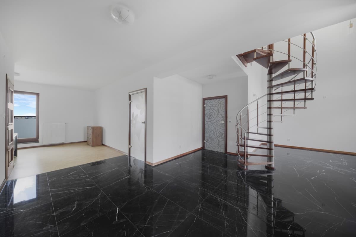 Spacious 190 m² apartment with garden terrace – 15