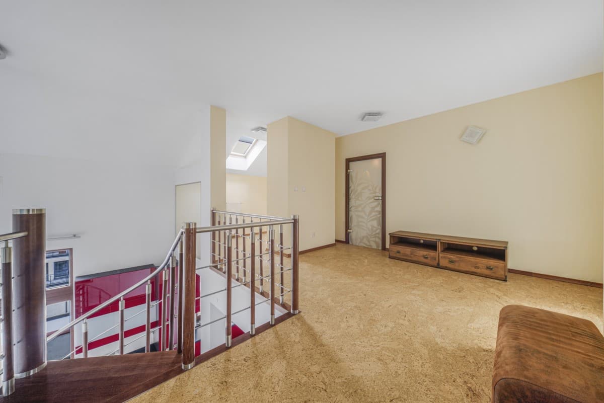 Spacious 190 m² apartment with garden terrace – 23