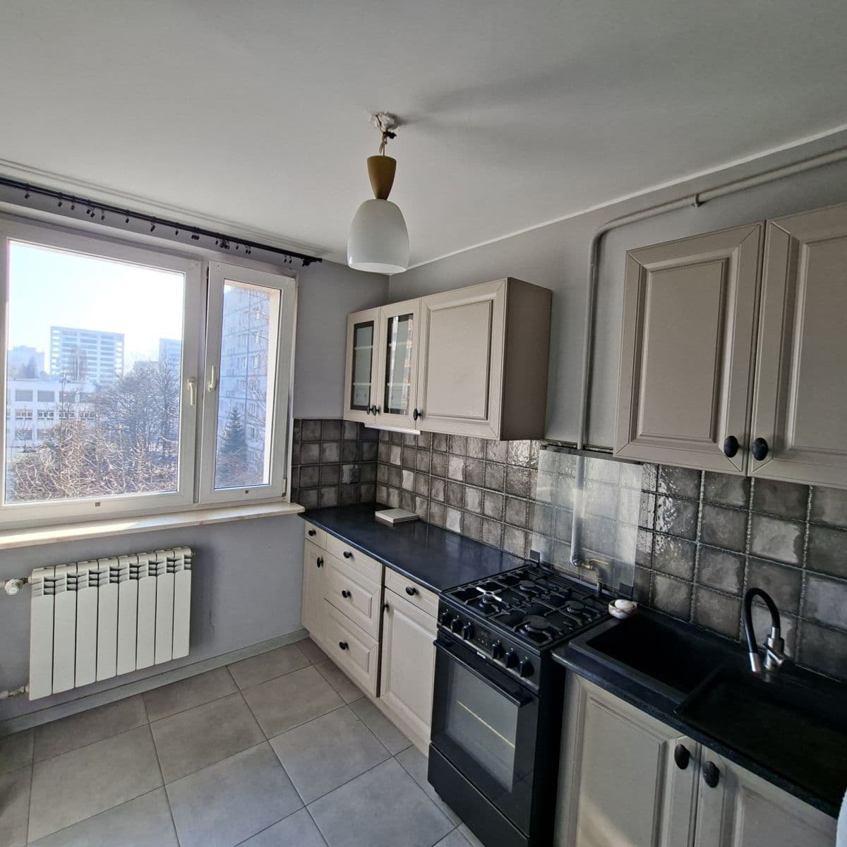 Affordable 1-bedroom flat ready for renovation – 1