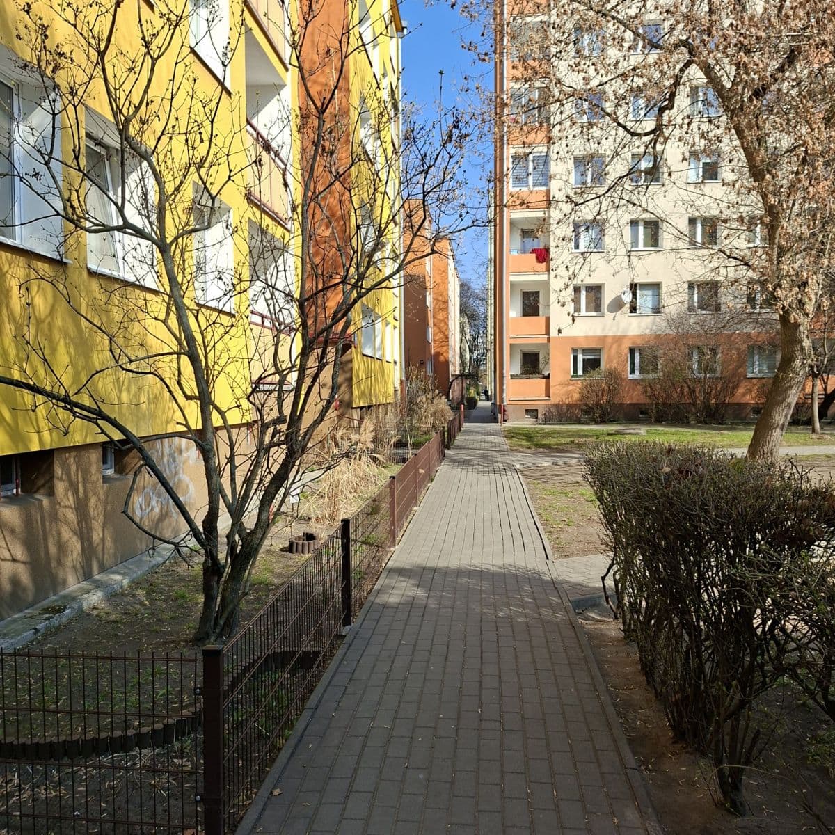 Affordable 1-bedroom flat ready for renovation – 7