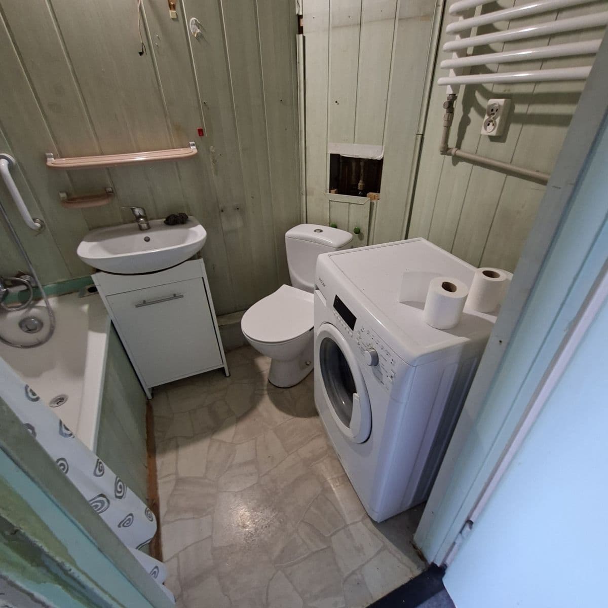 Affordable 1-bedroom flat ready for renovation – 11