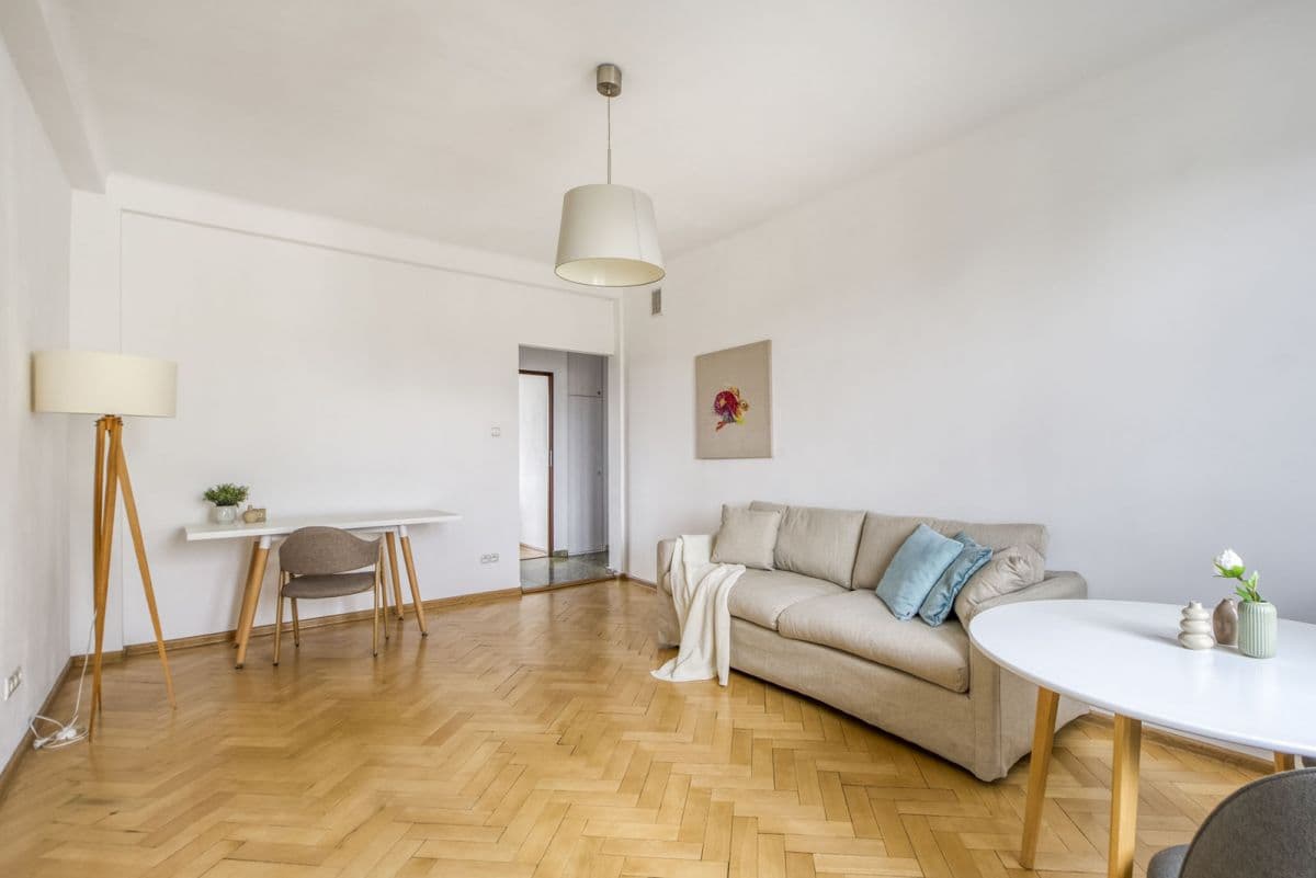Spacious two-bedroom apartment near Młynów Metro – 3