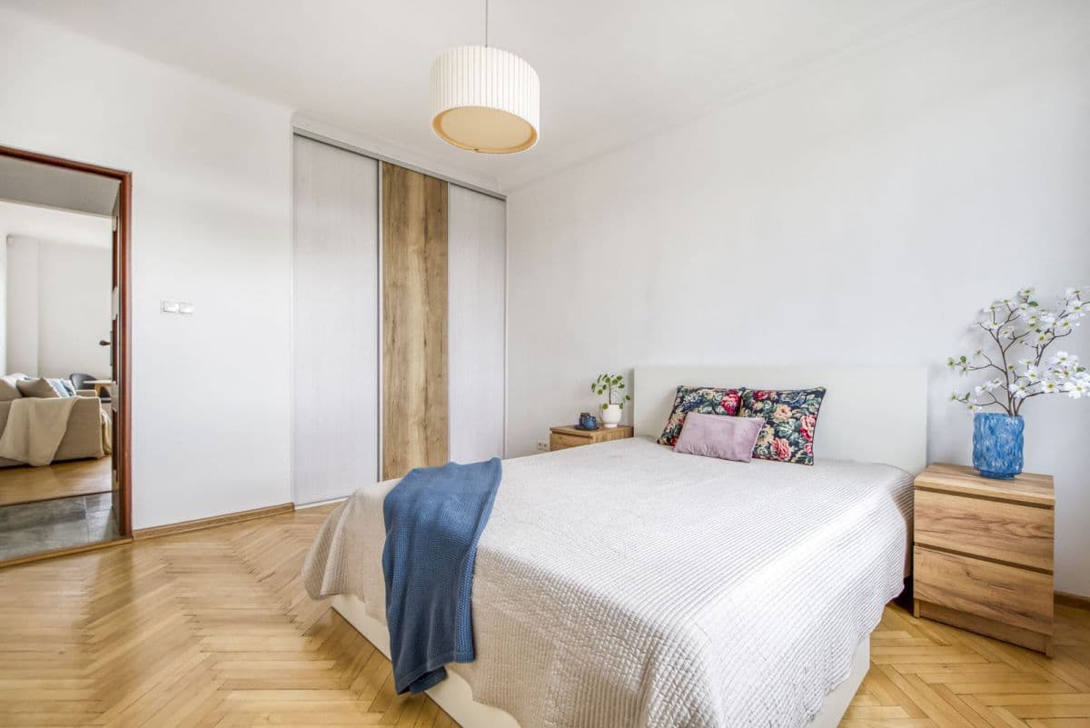 Spacious two-bedroom apartment near Młynów Metro – 6
