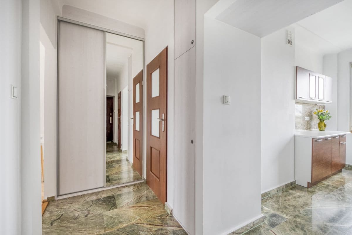 Spacious two-bedroom apartment near Młynów Metro – 8