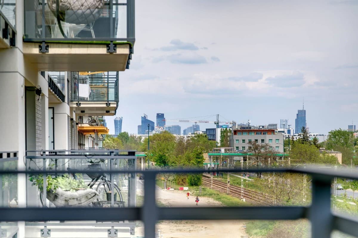 Newly finished corner apartment with city and green views – 1