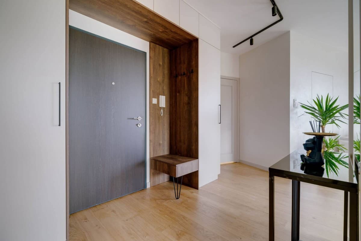 Newly finished corner apartment with city and green views – 15