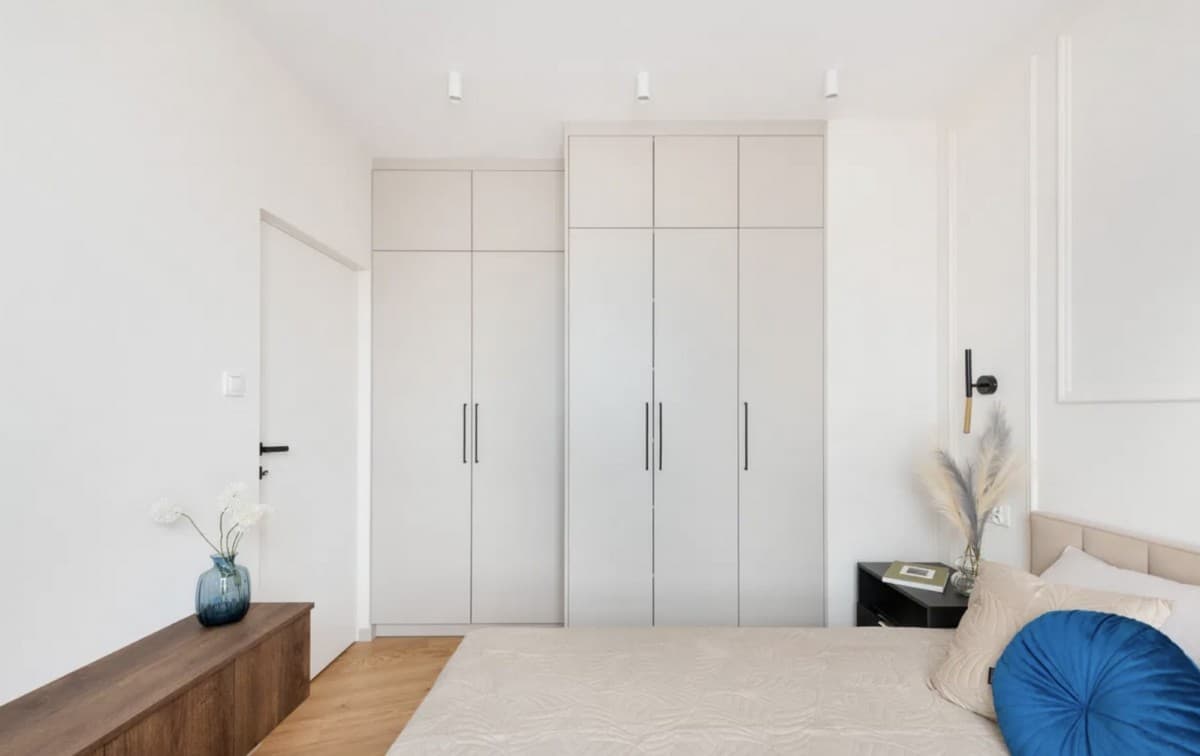 Newly finished corner apartment with city and green views – 10