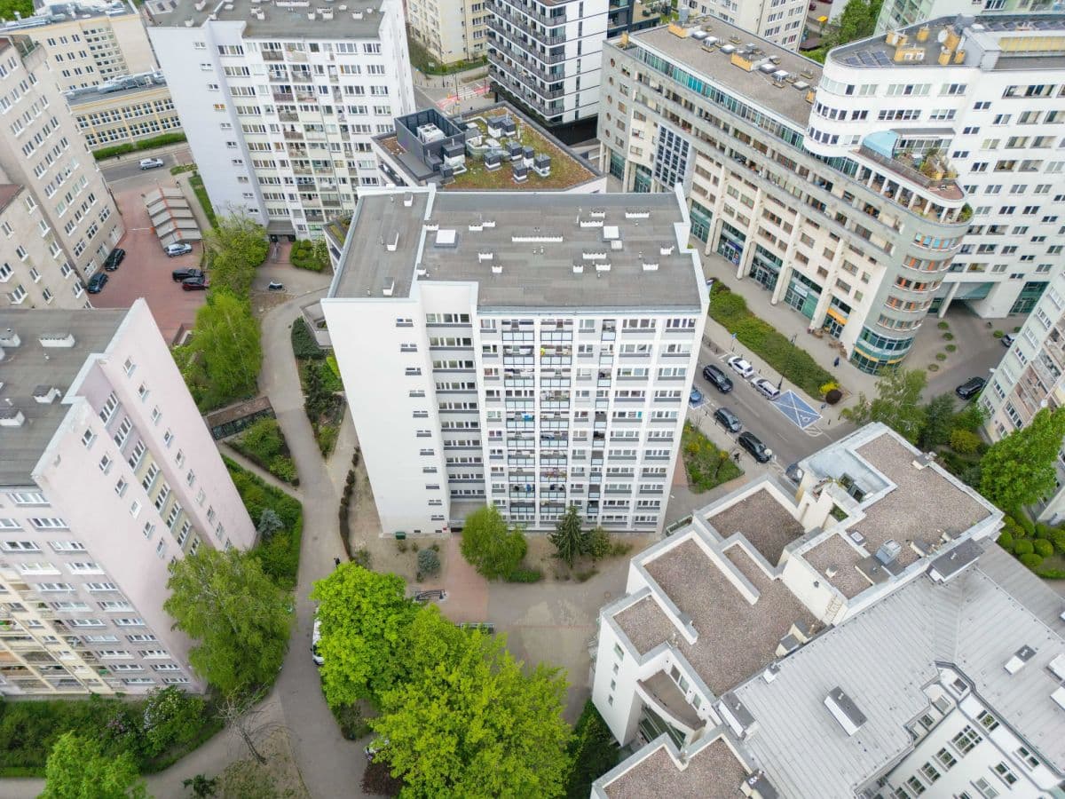 Functional apartment in prestigious location, 10 min to center – 13