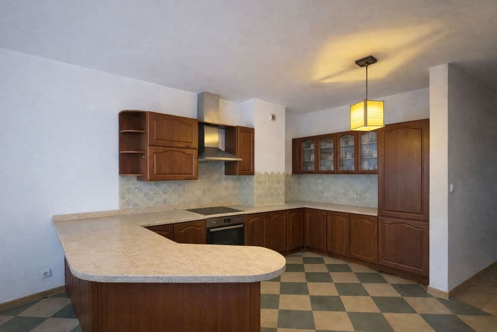 Spacious apartment with private garden, 2 mins to PKP – 5