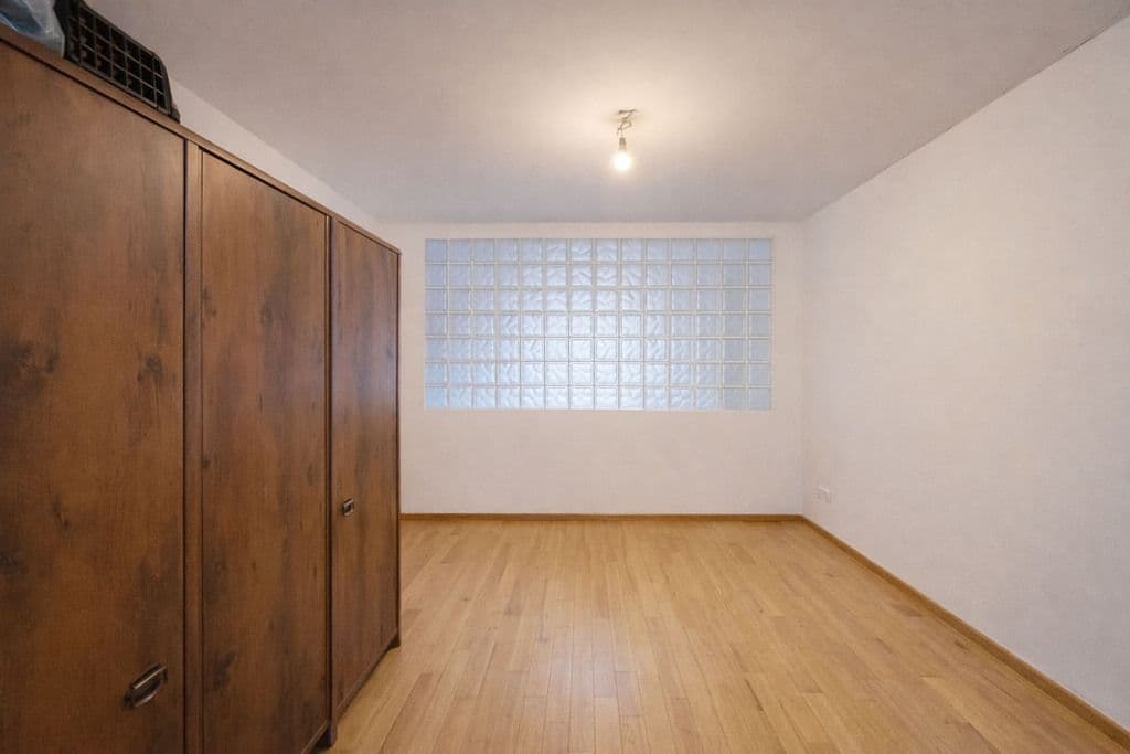 Spacious apartment with private garden, 2 mins to PKP – 7