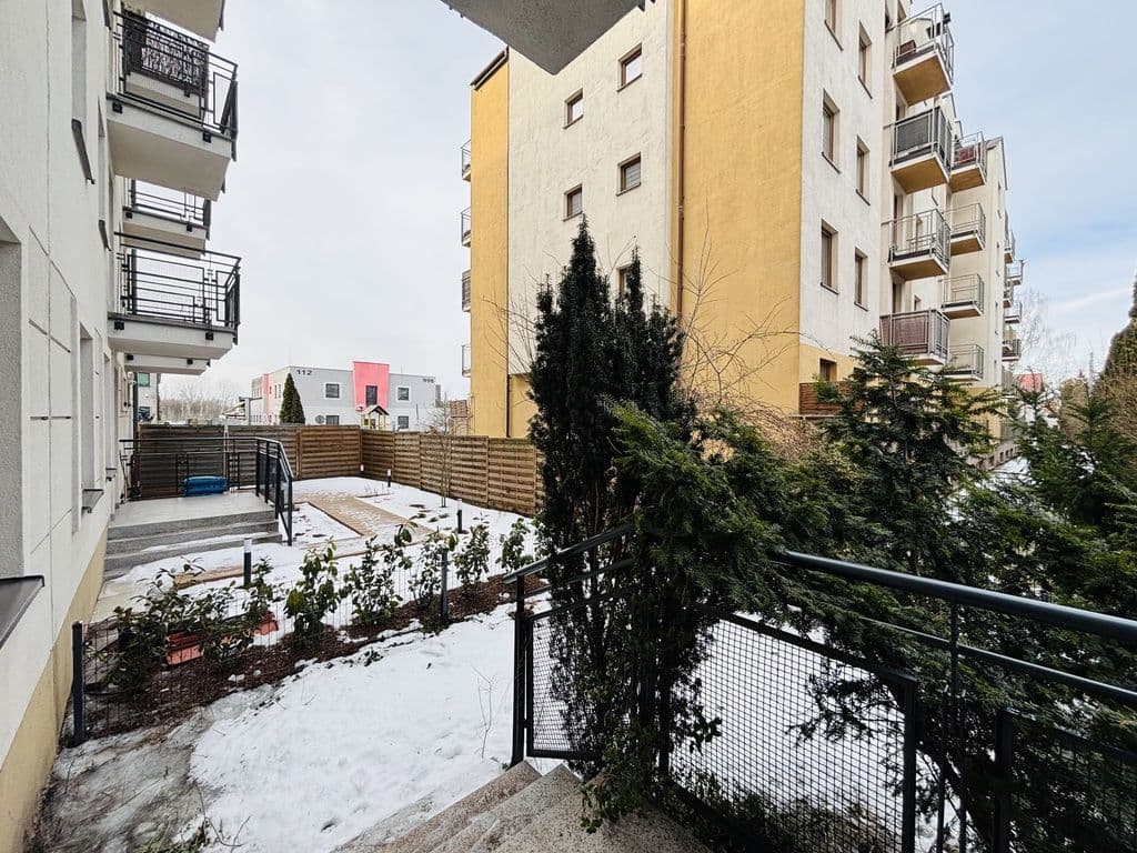 Spacious apartment with private garden, 2 mins to PKP – 11