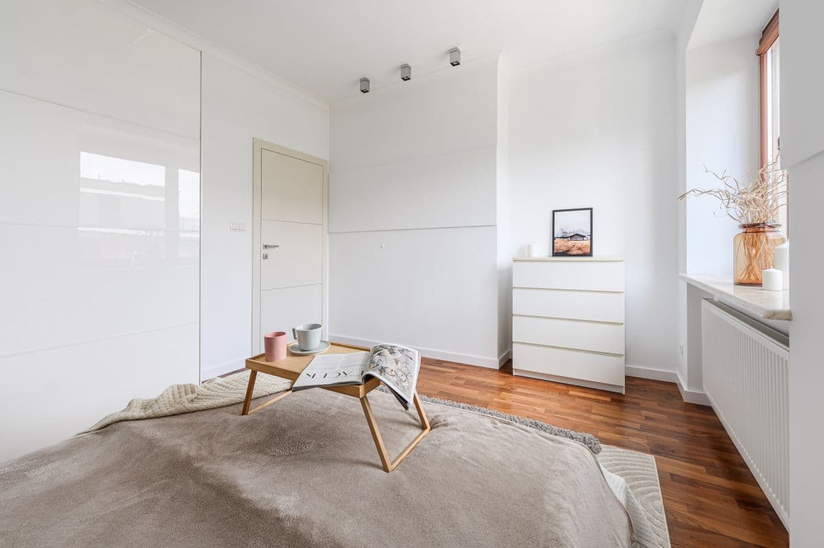 Spacious 3-room apartment in prestigious Wilanów – 9