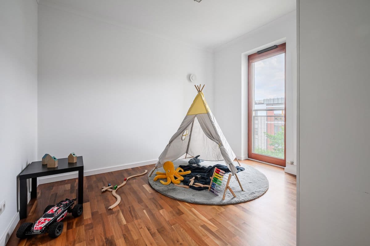 Spacious 3-room apartment in prestigious Wilanów – 11
