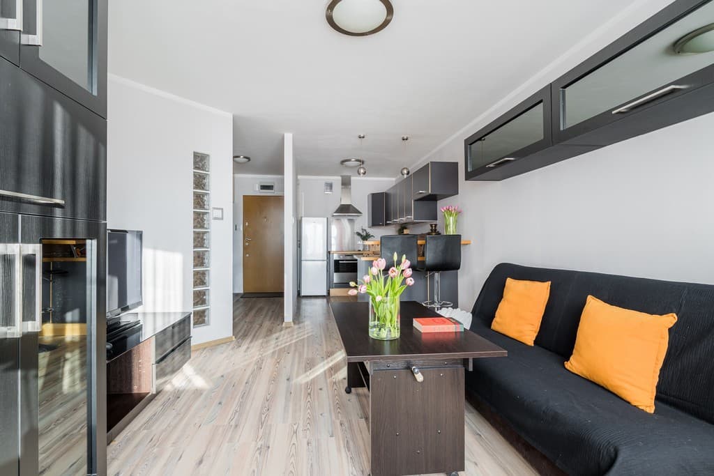 Bright 2-room flat near metro and parks – 3
