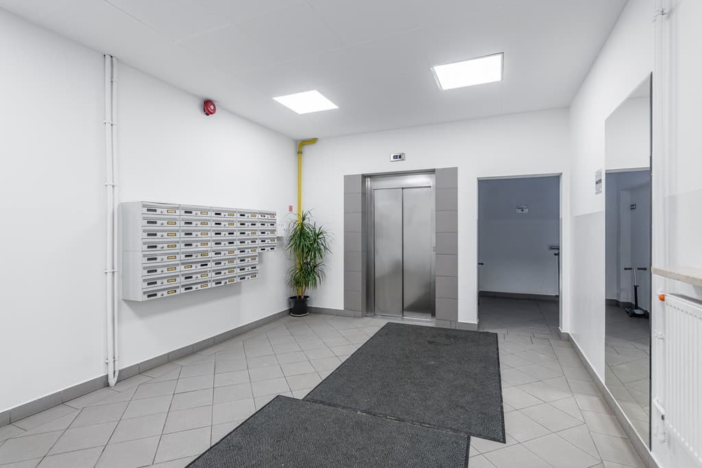 Bright 2-room flat near metro and parks – 7