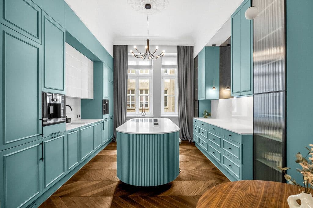 Spacious 4-room apartment in historic Warsaw – 3