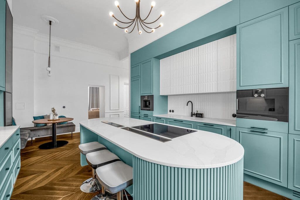 Spacious 4-room apartment in historic Warsaw – 4