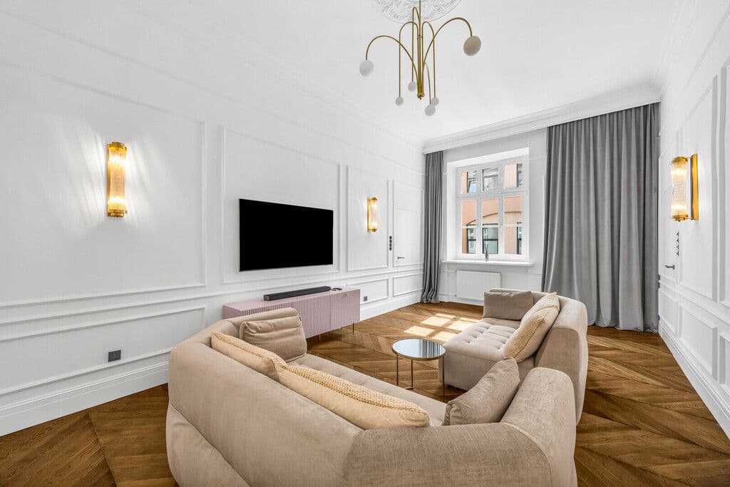 Spacious 4-room apartment in historic Warsaw – 9