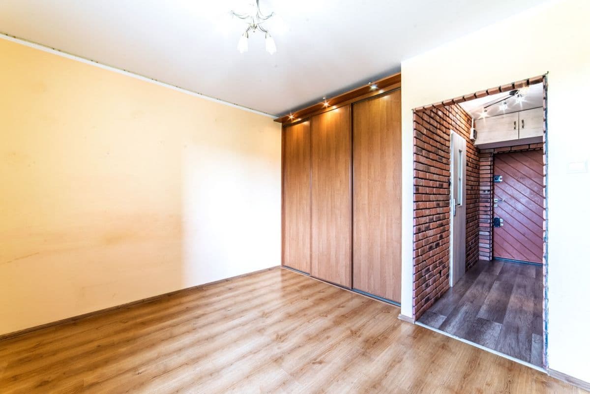 Sunny 2-room apartment near Bródno Metro – 1