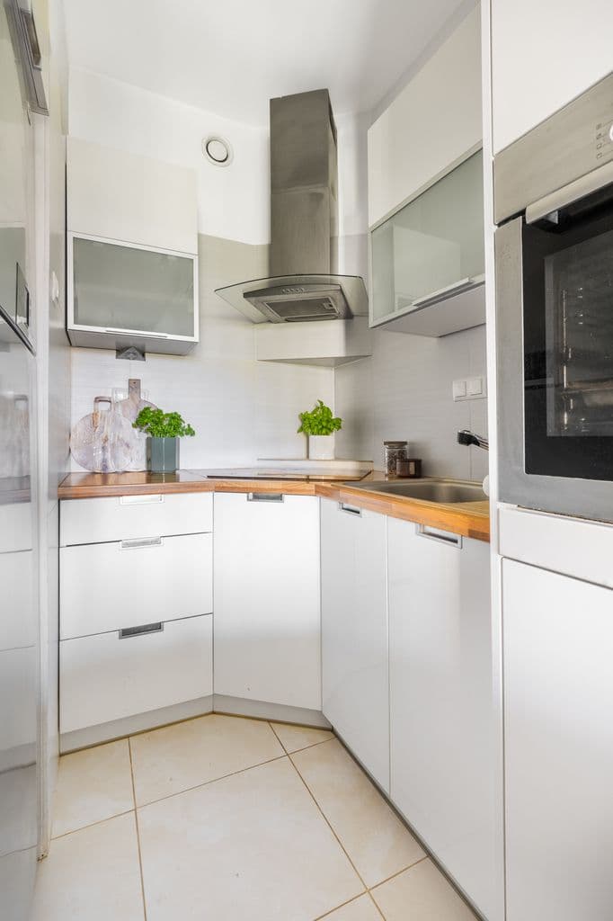 Quiet apartment with green views near Metro Młociny – 6