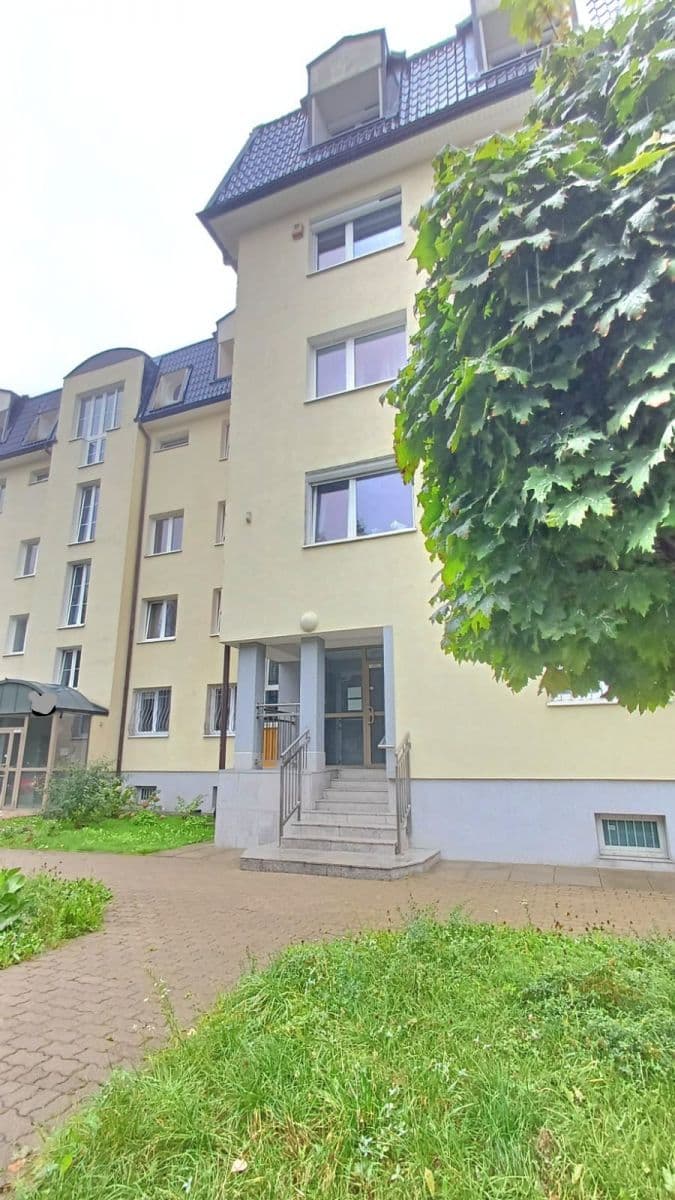 Spacious ground-floor apartment in Włochy, Warsaw – 1