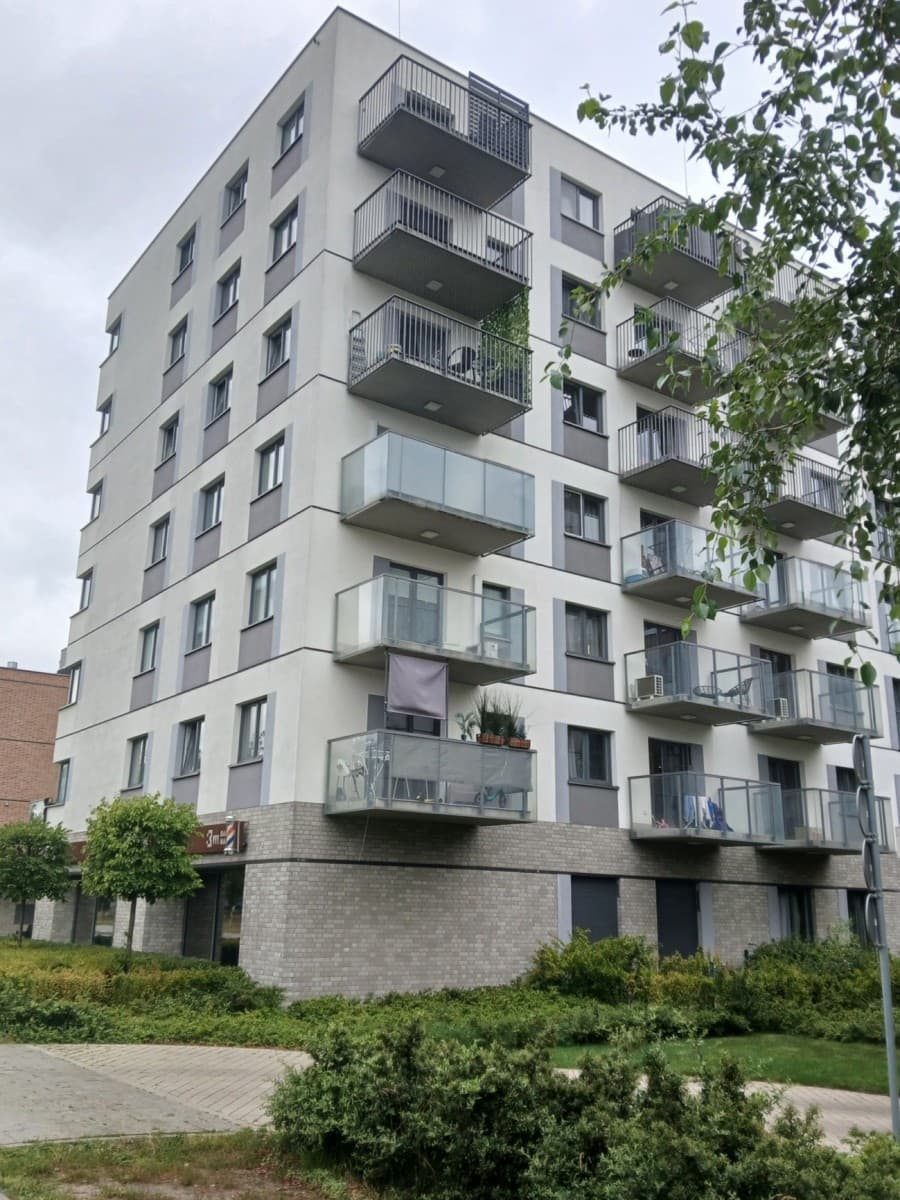 Nowoczesne mieszkanie jednopokojowe z garażem na Pradze – 16