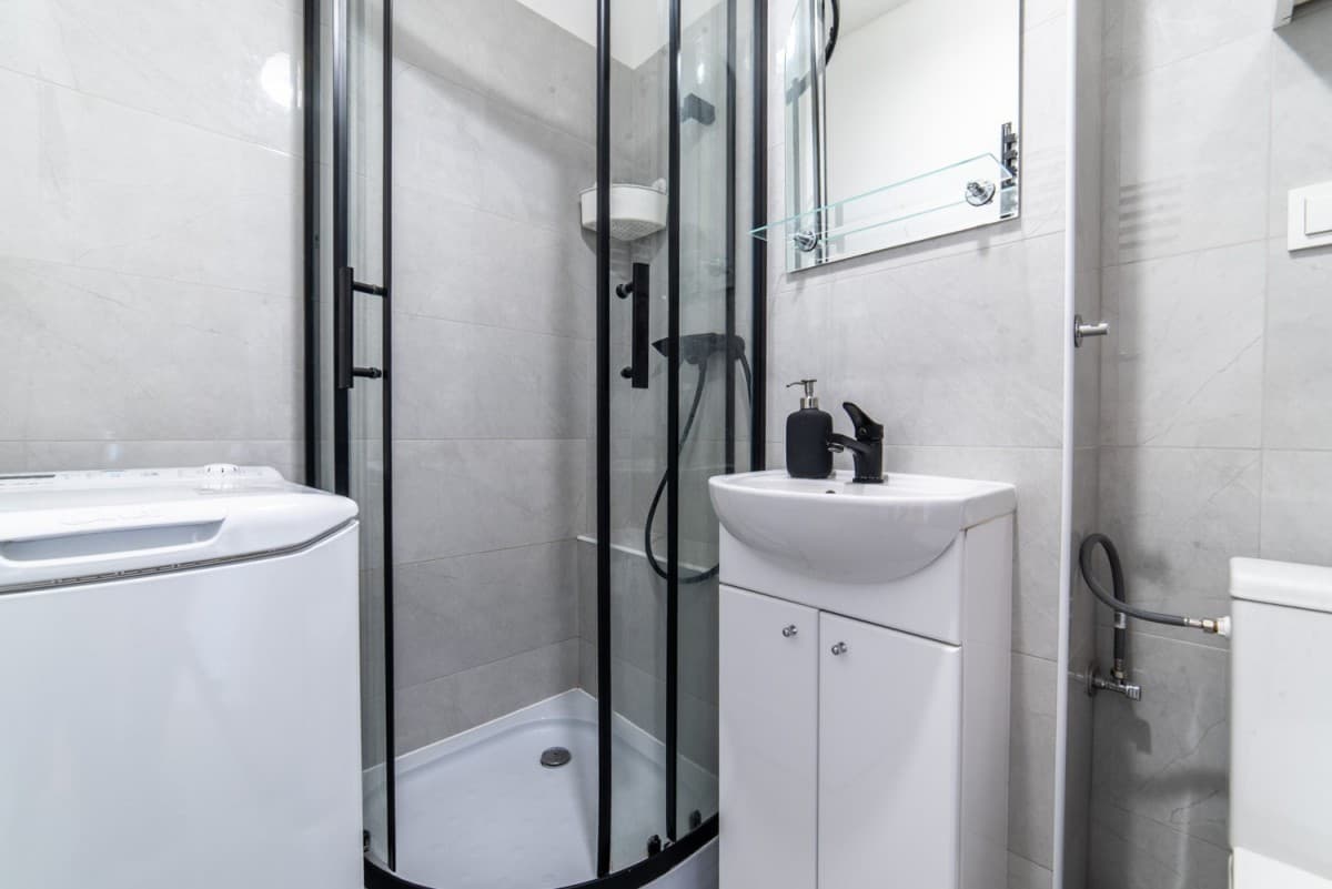 2-room flat with loggia, 10 mins to Metro – 6