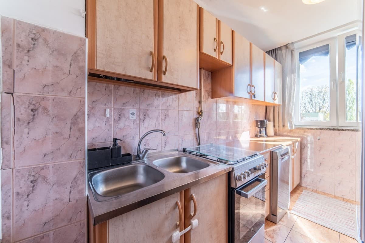 2-room flat with loggia, 10 mins to Metro – 7