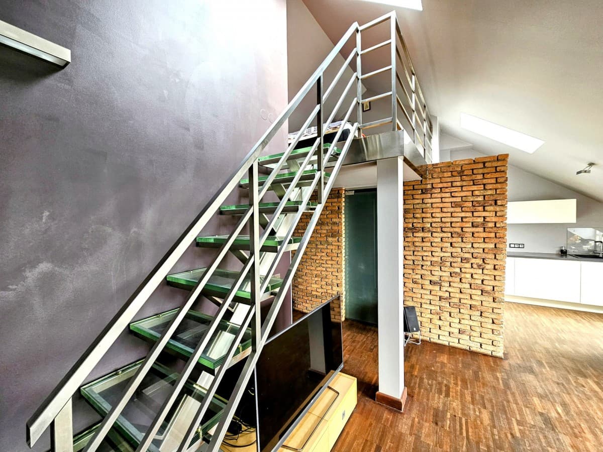 Charming two-bedroom apartment with scenic lake views – 5