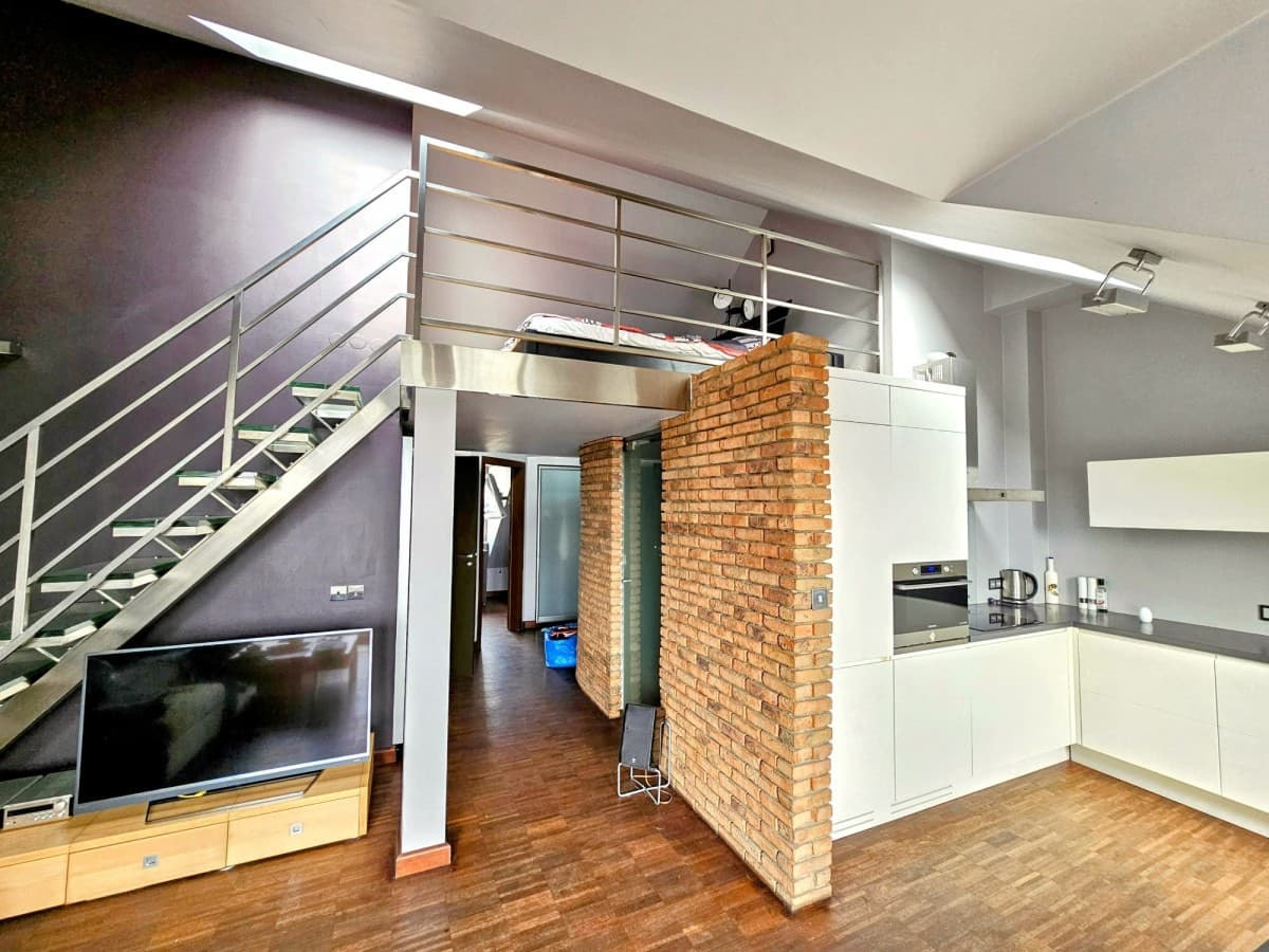 Charming two-bedroom apartment with scenic lake views – 3