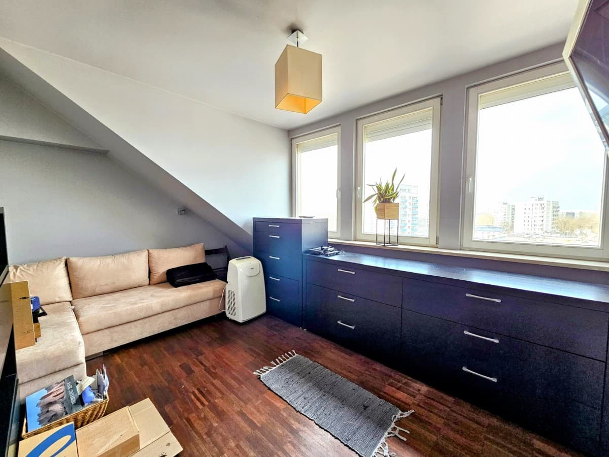 Charming two-bedroom apartment with scenic lake views – 10