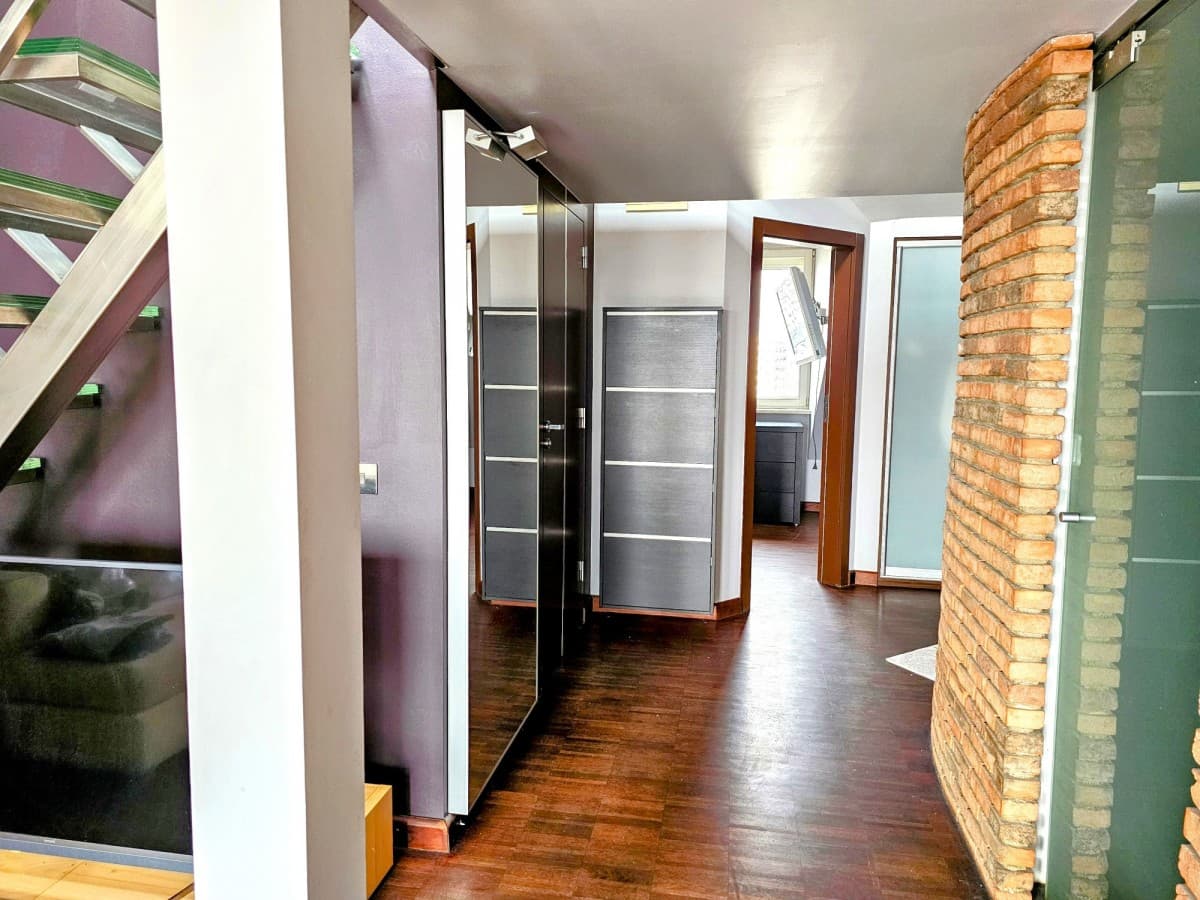 Charming two-bedroom apartment with scenic lake views – 11