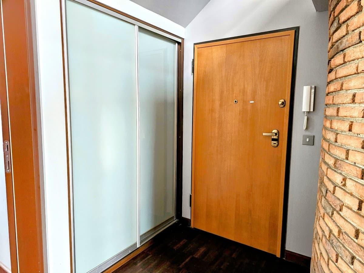 Charming two-bedroom apartment with scenic lake views – 12