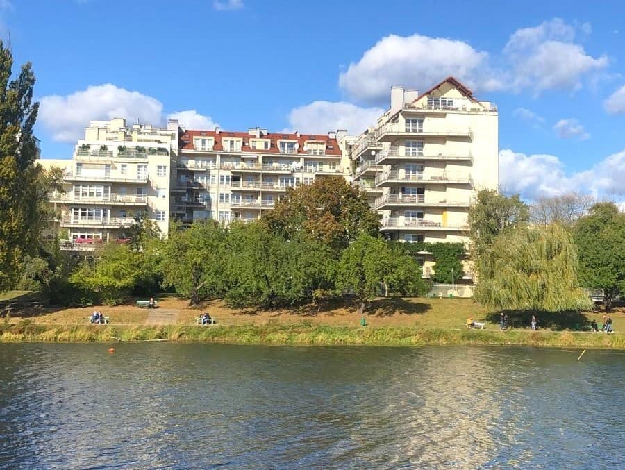 Charming two-bedroom apartment with scenic lake views – 13