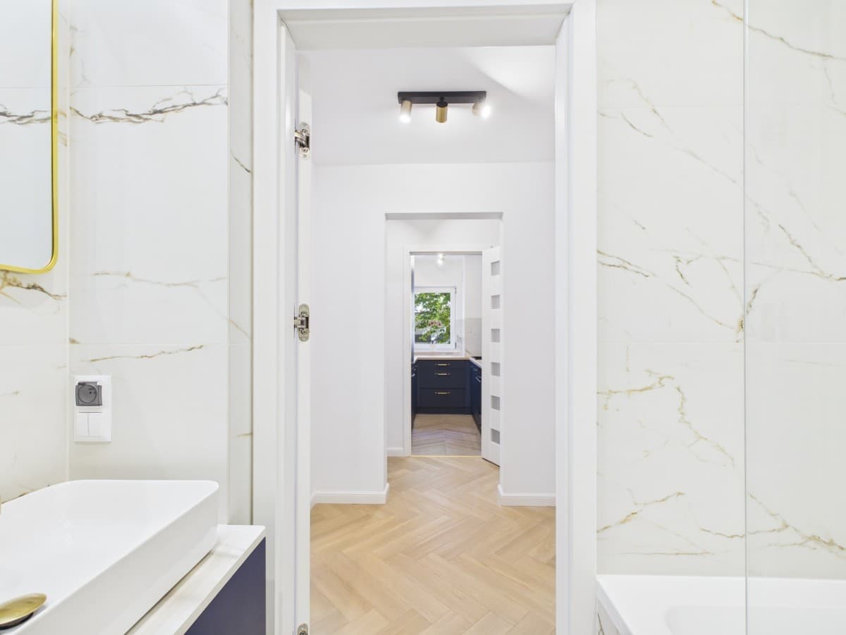 Bright, fully renovated apartment near metro – 6