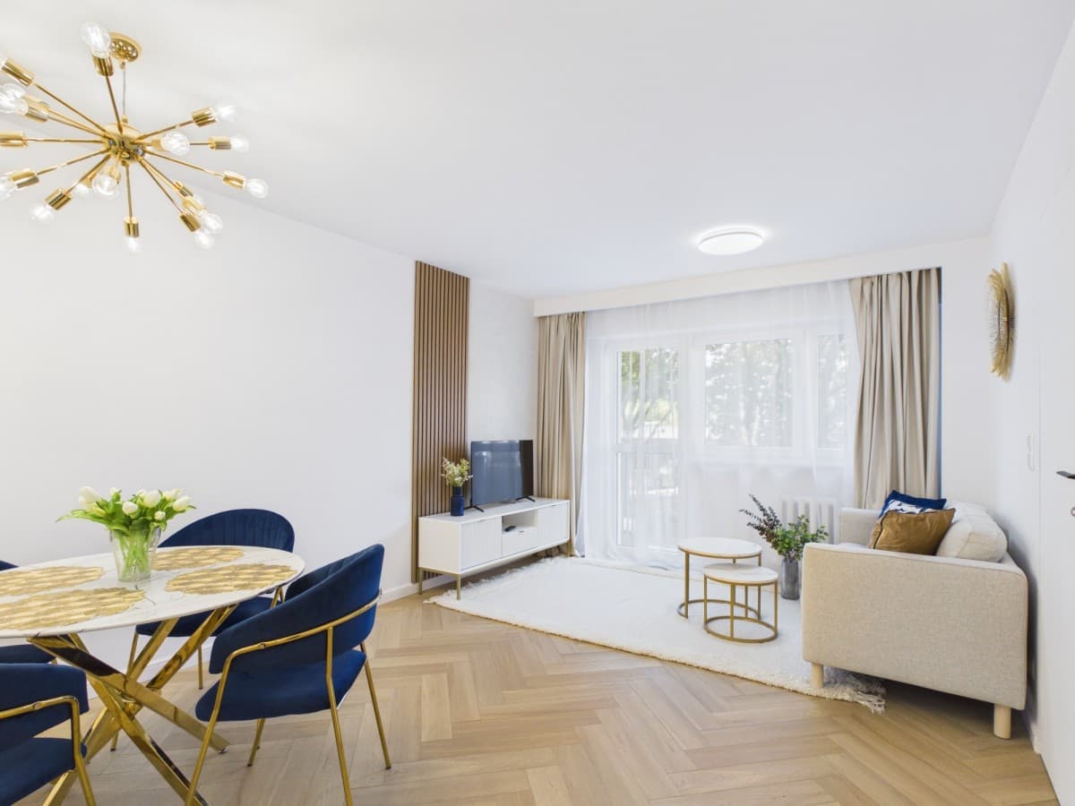 Bright, fully renovated apartment near metro – 1