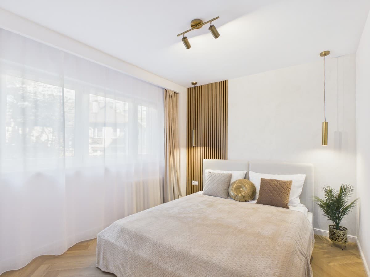 Bright, fully renovated apartment near metro – 3