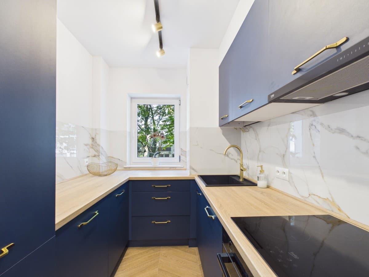 Bright, fully renovated apartment near metro – 7