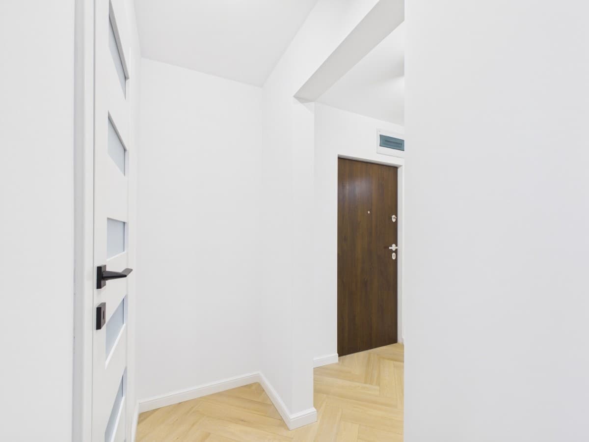 Bright, fully renovated apartment near metro – 9