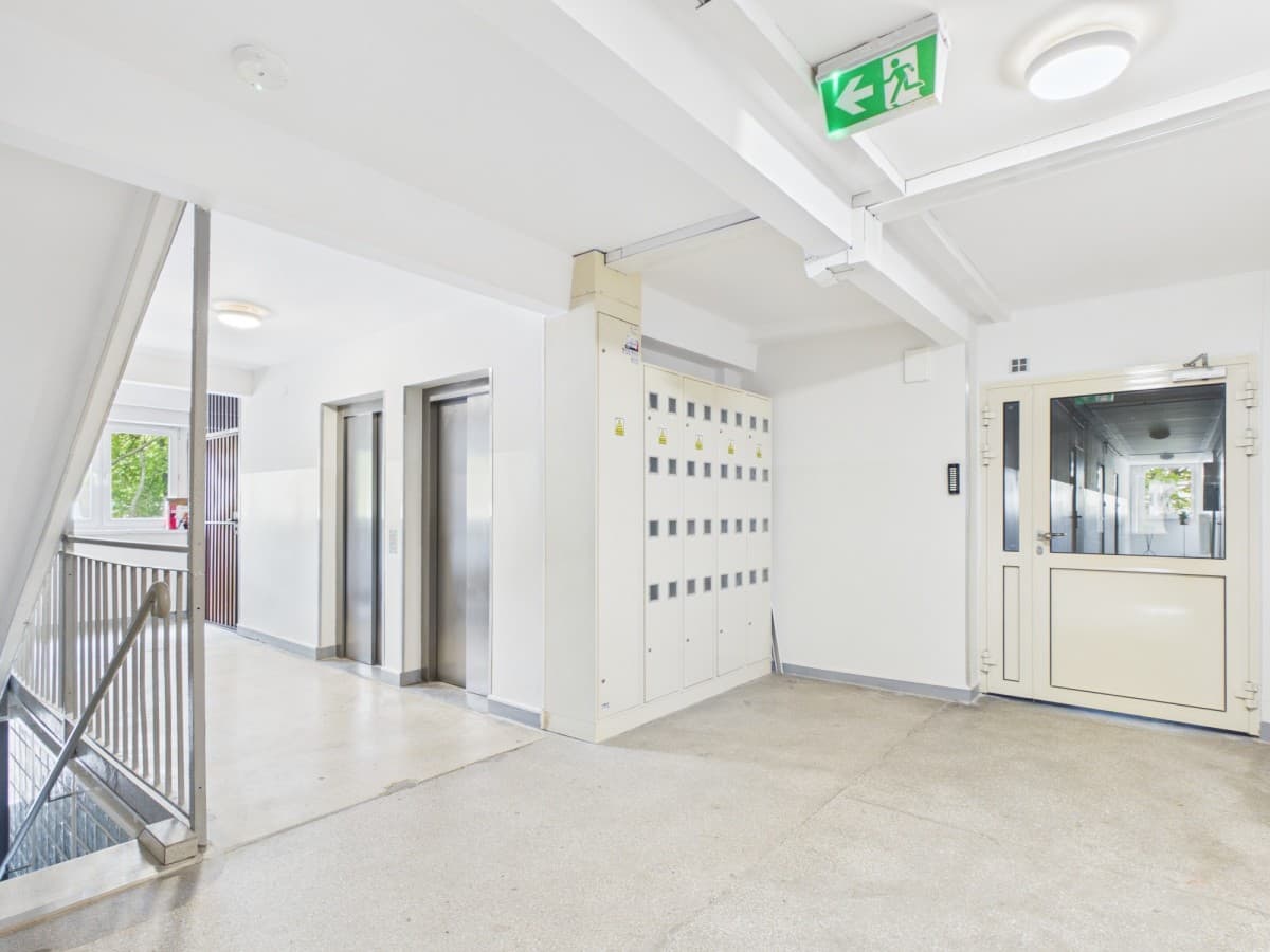Bright, fully renovated apartment near metro – 14