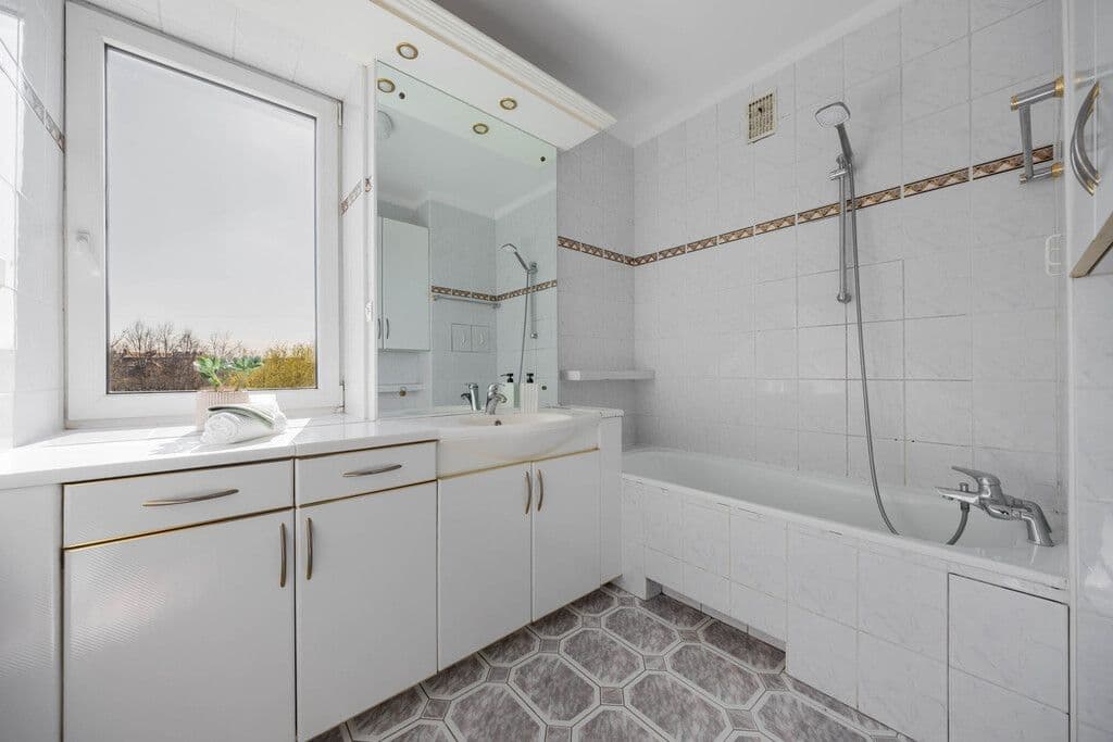 Bright corner apartment in a peaceful area – 10