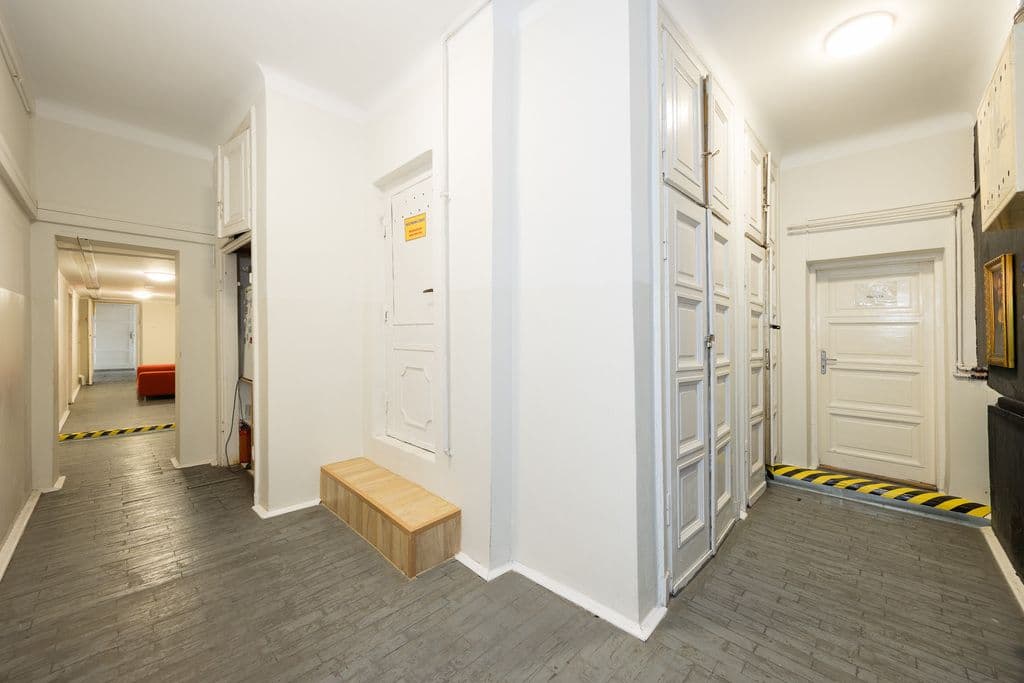 Unikalny lokal biurowy w historycznym Domu Kolejowym – 9
