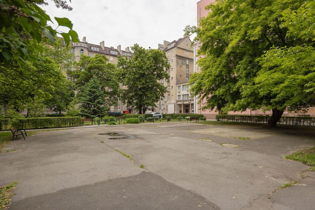 Unikalny lokal biurowy w historycznym Domu Kolejowym – 12