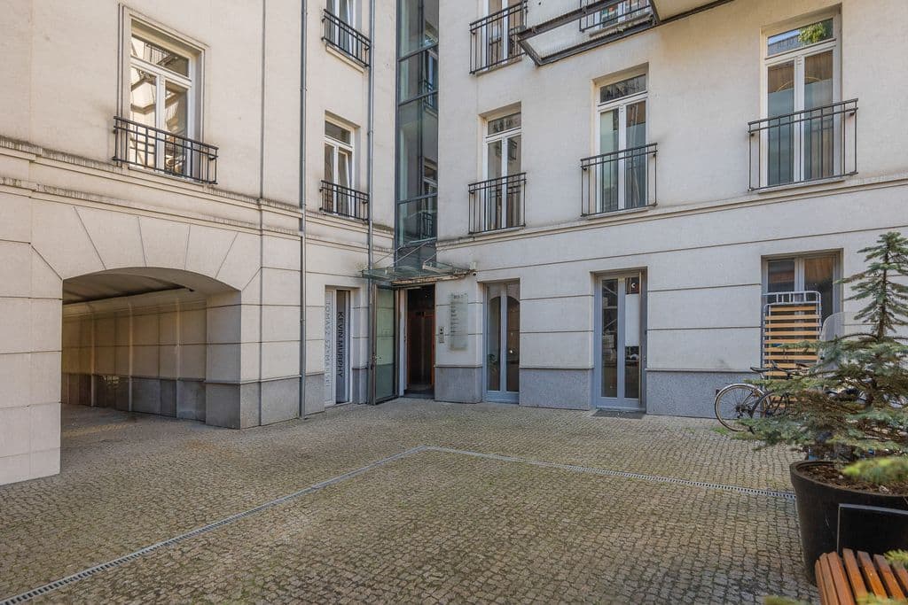 Urokliwe dwupokojowe mieszkanie w odnowionej kamienicy – 14